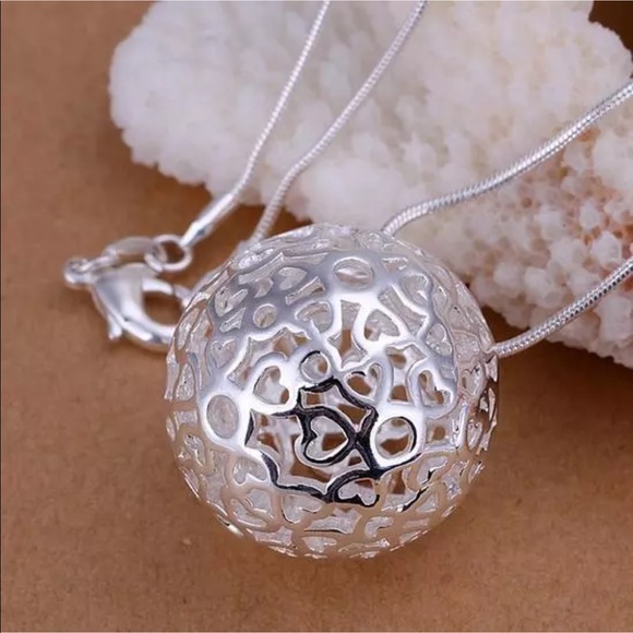 NWOT Silver Scroll Cut Out Globe Ball Necklace - Picture 2 of 4